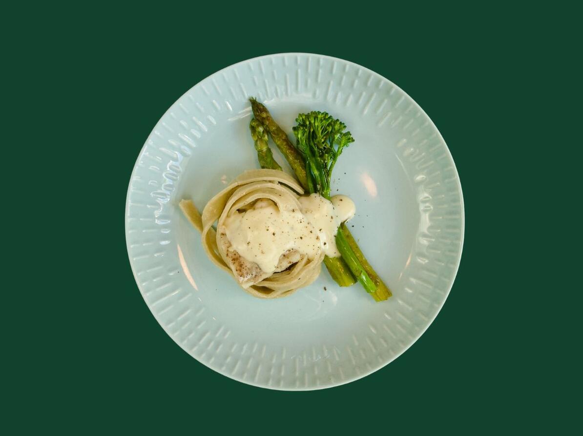 Lyssej med hjemmelavet pasta og champagnesovs