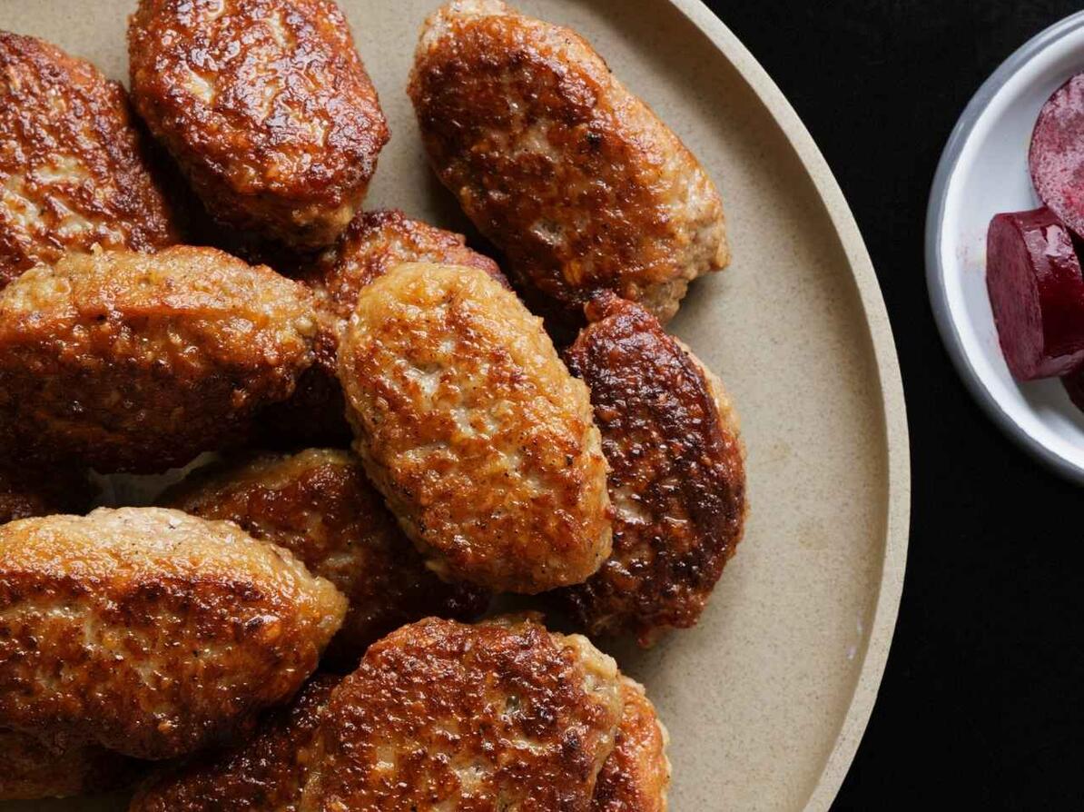 Frikadeller på tallerken