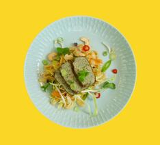 tallerken med nuddelsalat