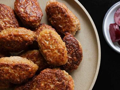 Frikadeller på tallerken